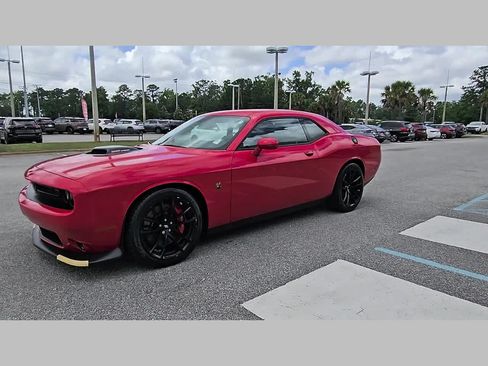 Used 2019 Dodge Challenger R/T Scat Pack w/ Shaker Package RWD image 23