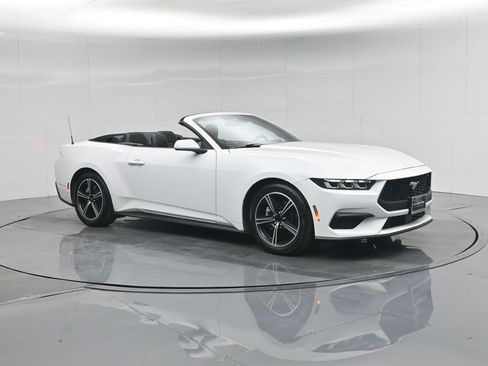 Used 2024 Ford Mustang Convertible image 25