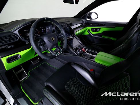 Used 2022 Lamborghini Urus image 12