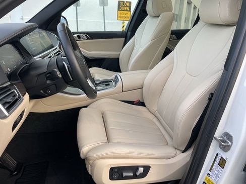 Used 2022 BMW X5 xDrive40i w/ Parking Assistance Package image 6