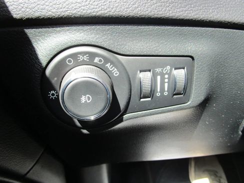 Used 2018 Jeep Compass Latitude AWD/4WD image 29
