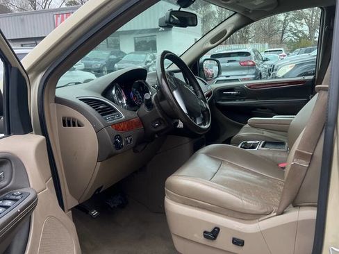 Used 2012 Chrysler Town & Country Touring-L w/ Entertainment Group #2 image 10