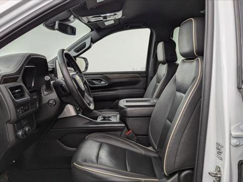 Used 2023 Chevrolet Suburban Premier image 14