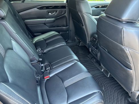 Used 2025 Honda Pilot EX-L image 16