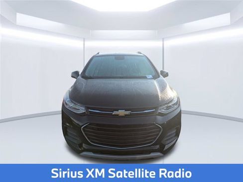 Used 2022 Chevrolet Trax LT w/ LT Convenience Package AWD/4WD image 5