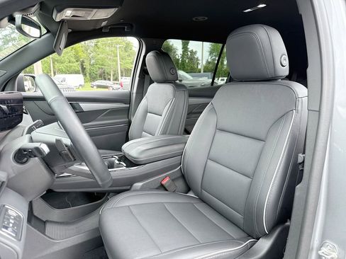 Used 2025 Buick Enclave Preferred FWD image 14