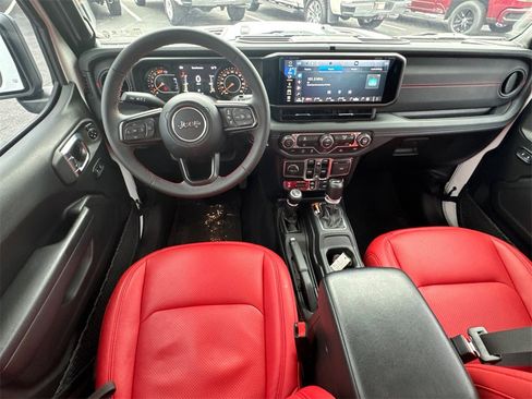 Used 2024 Jeep Wrangler Unlimited Rubicon image 23
