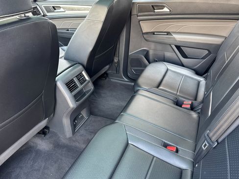 Used 2022 Volkswagen Atlas Cross Sport SE image 12