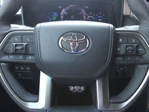 Used 2025 Toyota Tundra Limited AWD/4WD image 28