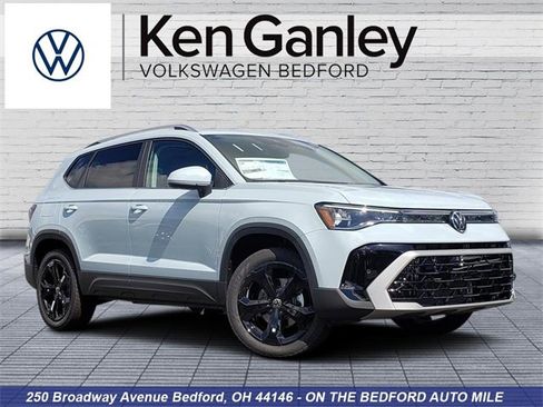 New 2025 Volkswagen Taos SEL image 1