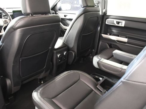 Used 2020 Ford Explorer XLT w/ Equipment Group 202A AWD/4WD image 26