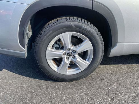 Used 2022 Toyota Highlander L image 9