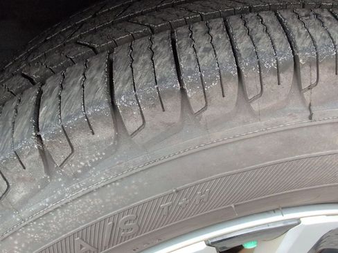 Used 2017 Toyota Prius Prime Premium image 30