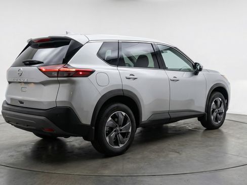 Used 2025 Nissan Rogue SV image 9