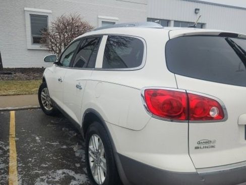 Used 2009 Buick Enclave CX w/ Driver Confidence Package image 9