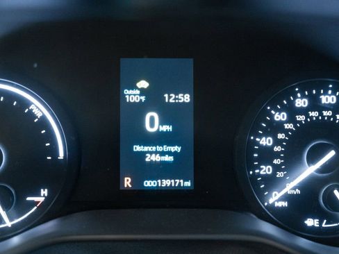 Used 2023 Toyota Sienna LE FWD image 40