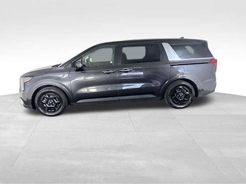 Certified 2025 Kia Carnival FWD image 10