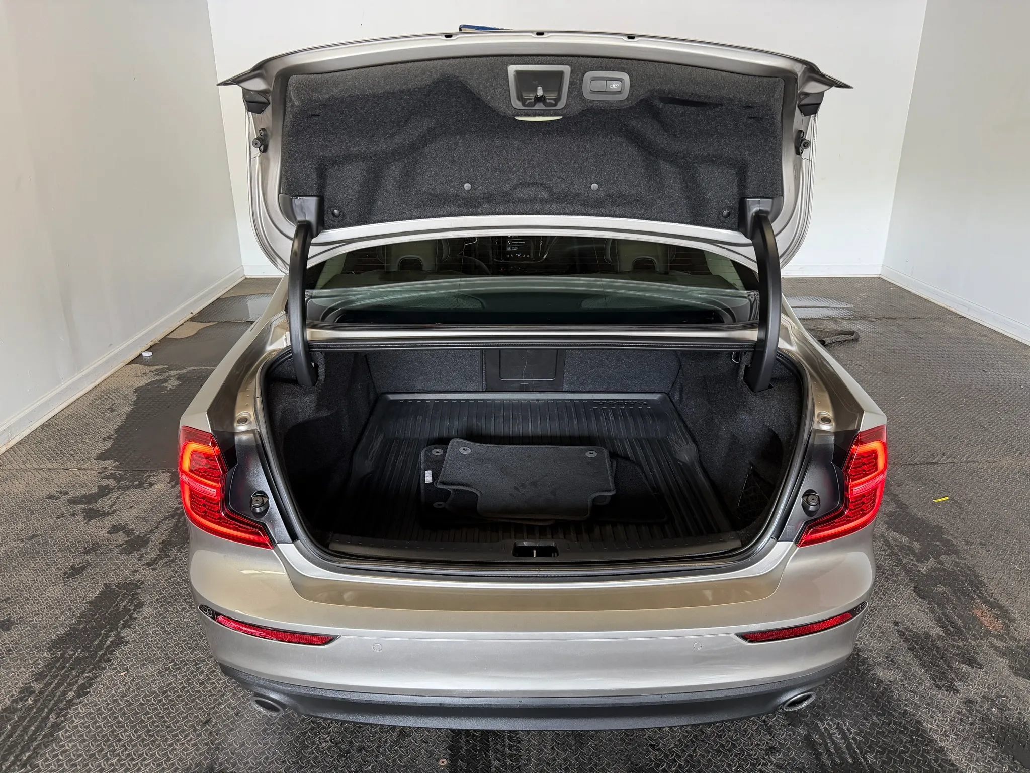Used 2019 Volvo S60 T5 Momentum w/ Premium Package FWD image 36