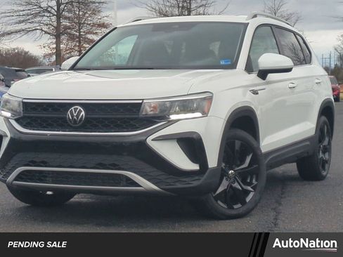 Used 2024 Volkswagen Taos SE image 1