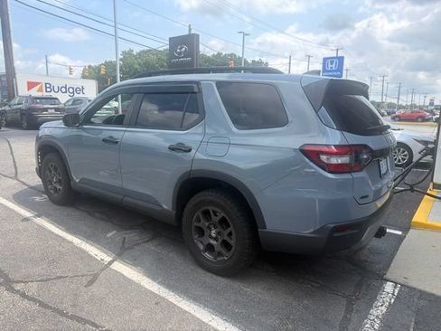 Used 2024 Honda Pilot TrailSport image 2