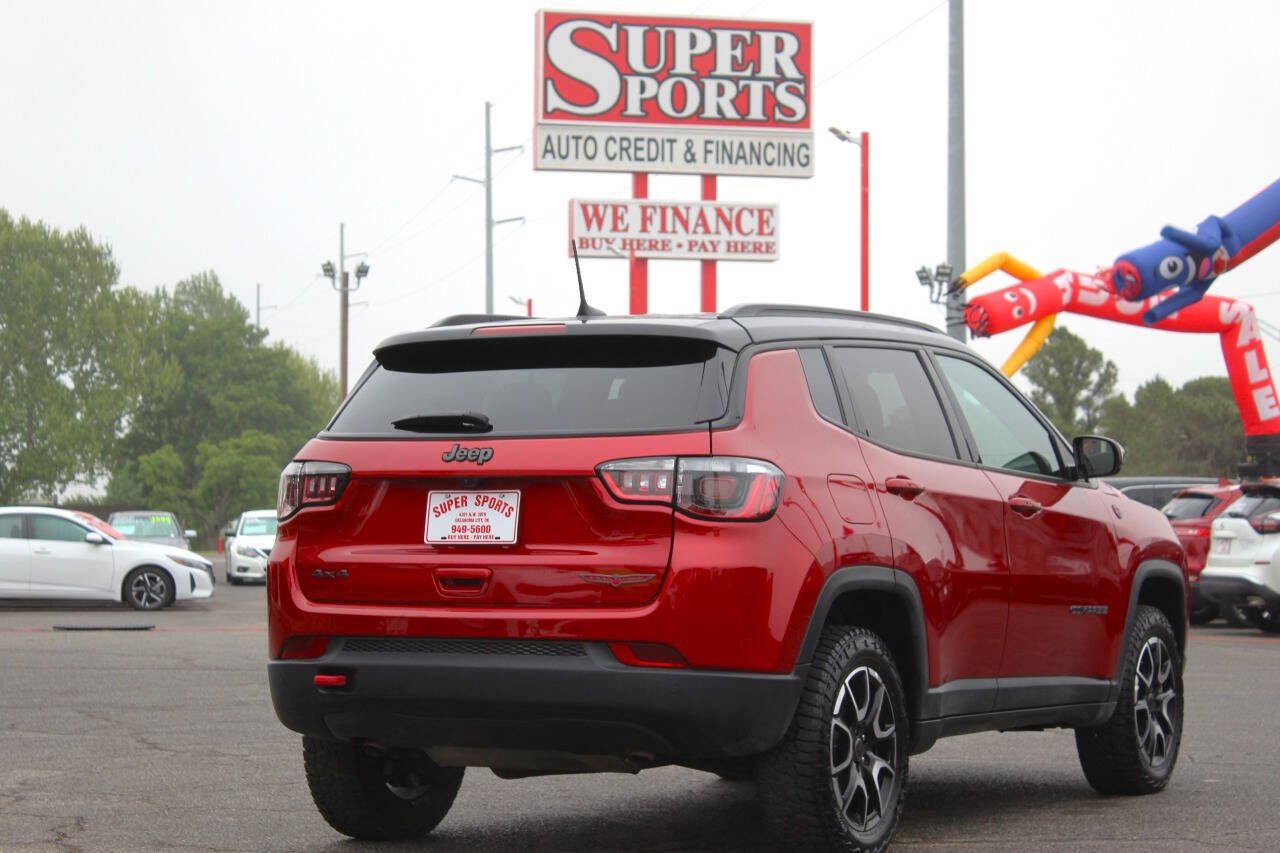 Used 2025 Jeep Compass Trailhawk AWD/4WD image 4
