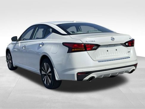 Certified 2022 Nissan Altima 2.5 SV w/ SV Premium Package image 5