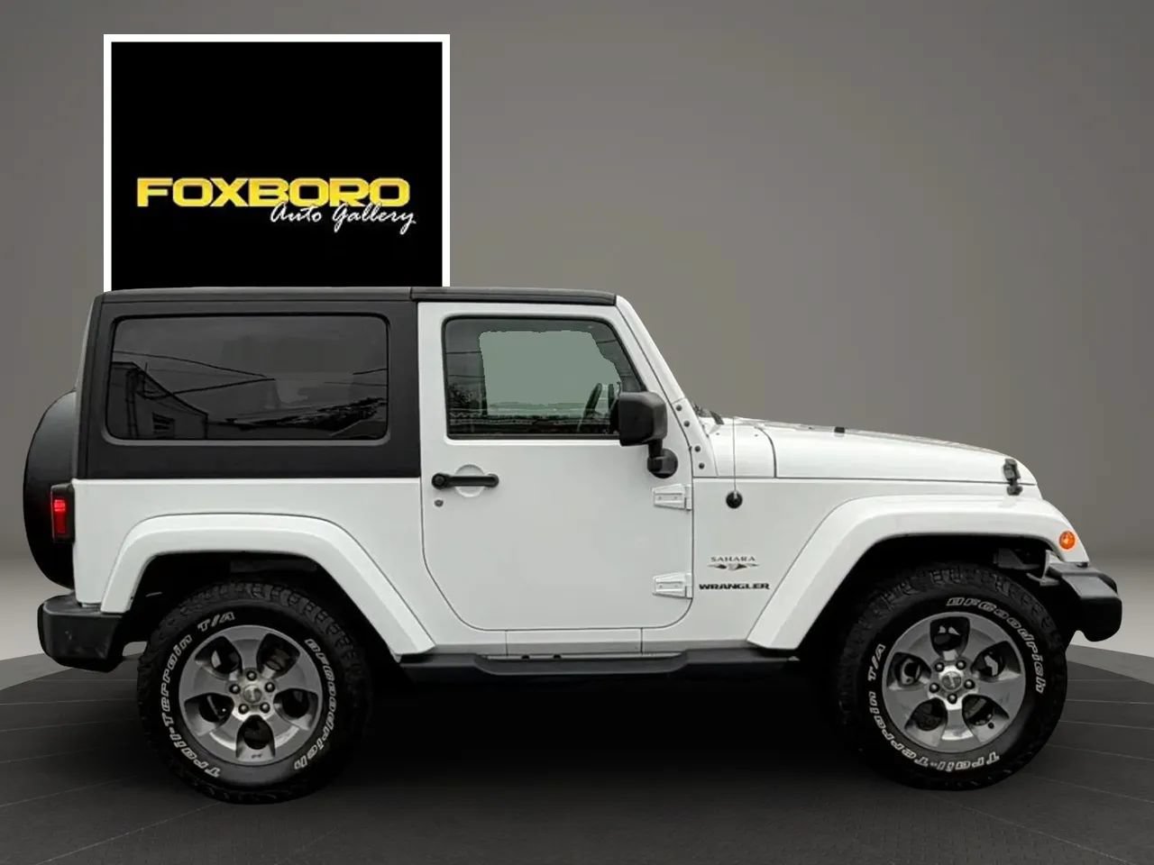 Used 2017 Jeep Wrangler Sahara w/ Connectivity Group AWD/4WD image 4