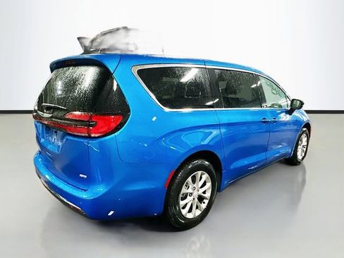 New 2026 Chrysler Pacifica Select AWD/4WD image 6