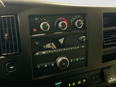Used 2025 Chevrolet Express 3500 LT w/ LT Preferred Equipment Group RWD image 17