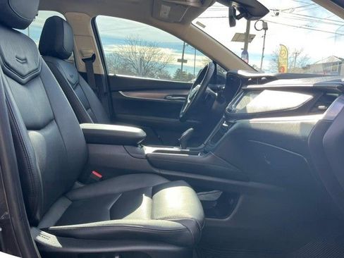 Used 2018 Cadillac XT5 Luxury w/ Driver Awareness Package FWD image 14