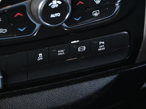 Used 2018 RAM 2500 SLT AWD/4WD image 26