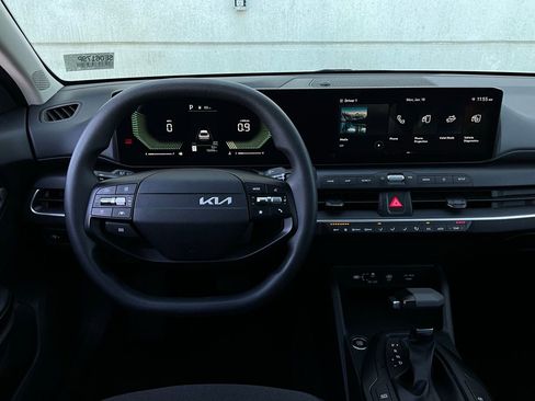 Used 2025 Kia K4 LXS image 13