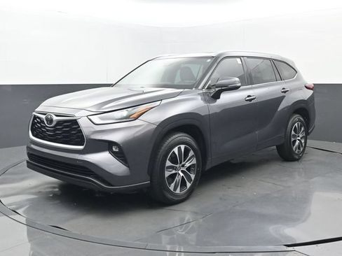 Used 2021 Toyota Highlander XLE FWD image 23