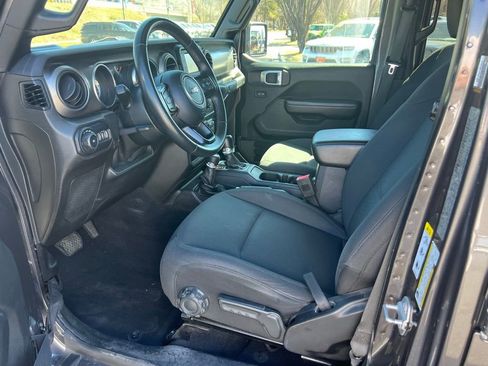 Used 2019 Jeep Wrangler Unlimited Sport S image 24