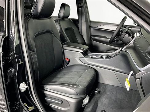 New 2025 Jeep Grand Cherokee L Altitude image 12