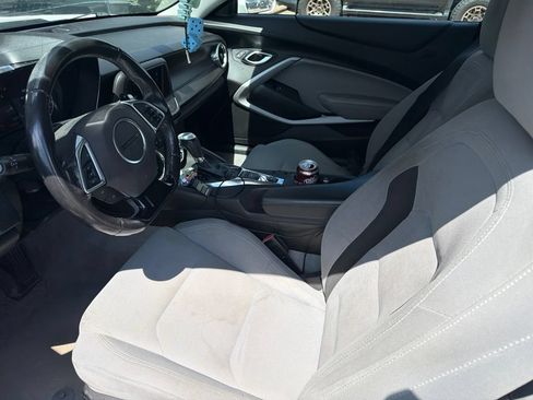 Used 2020 Chevrolet Camaro LT RWD image 4