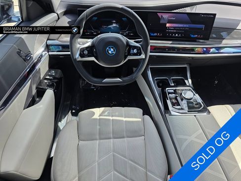 Used 2023 BMW i7 xDrive60 w/ Parking Assistance Package AWD/4WD image 12