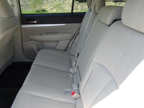 Used 2013 Subaru Outback 2.5i Premium AWD/4WD image 16