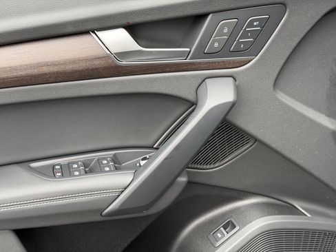 Used 2023 Audi Q5 2.0T Premium Plus w/ Premium Plus Package image 9