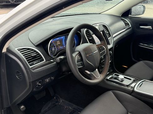 Used 2022 Chrysler 300 Touring w/ Sport Appearance Package RWD image 12