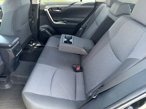 Used 2020 Toyota RAV4 XLE w/ All Weather Liner Package FWD image 17