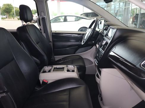 Used 2012 Chrysler Town & Country Touring w/ Entertainment Group #1 FWD image 42