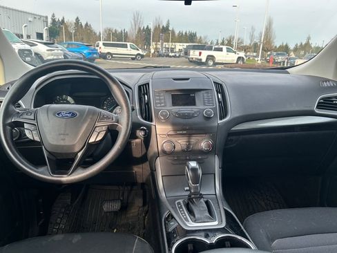 Used 2018 Ford Edge SE image 6