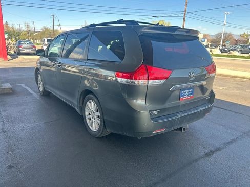 Used 2014 Toyota Sienna Limited w/ Limited Premium Package image 11