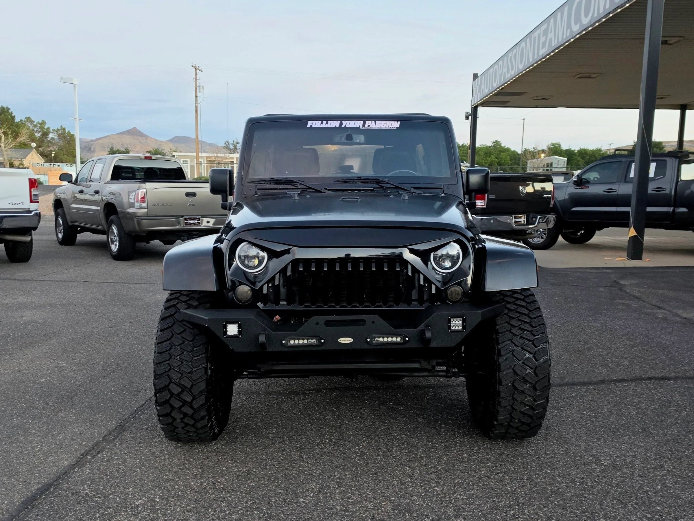 Used 2017 Jeep Wrangler Unlimited Sahara AWD/4WD image 8