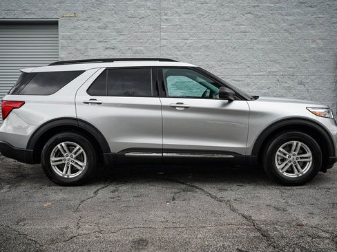 Used 2023 Ford Explorer XLT image 17