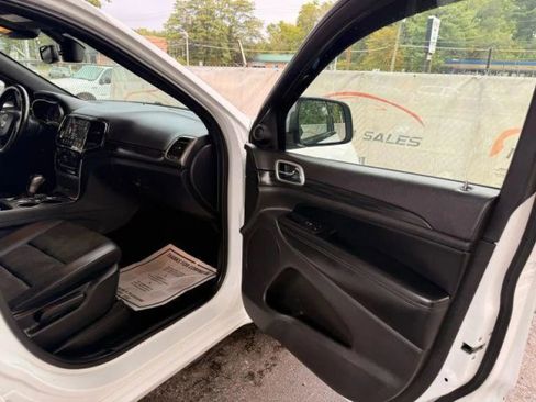 Used 2020 Jeep Grand Cherokee Altitude image 22