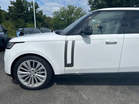 Certified 2025 Land Rover Range Rover SE AWD/4WD image 19
