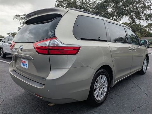 Used 2016 Toyota Sienna XLE image 4