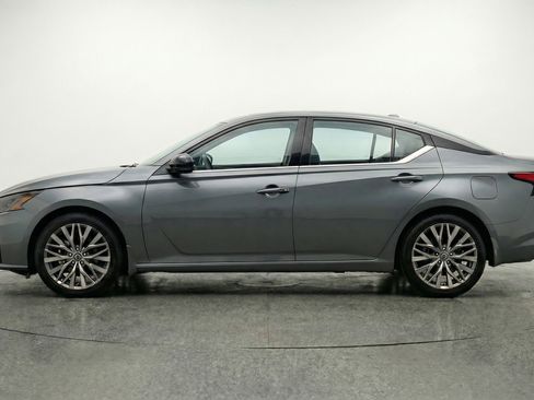 Used 2025 Nissan Altima 2.5 SV image 5